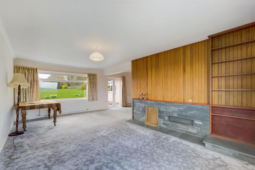 Spacious L Shaped Lounge