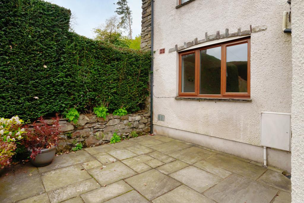 Paved Forecourt Garden