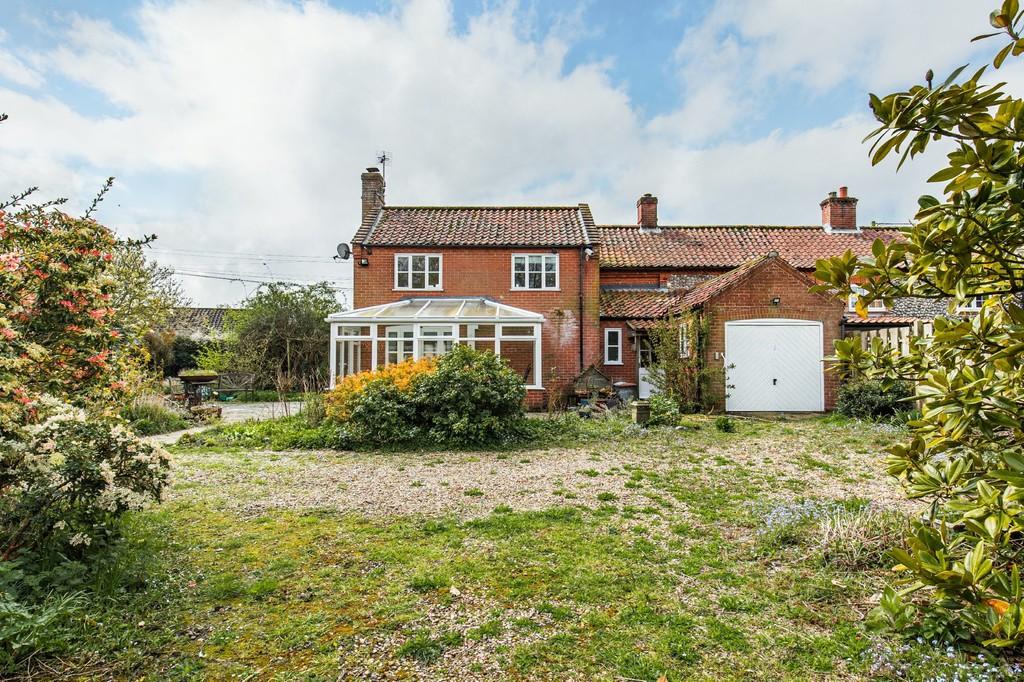 Aylmerton 3 bed semidetached house for sale £450,000