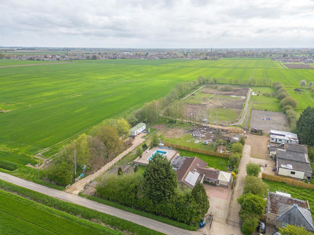Mays Lane, Leverington, Wisbech, Cambs, PE13 5BU 4 bed detached