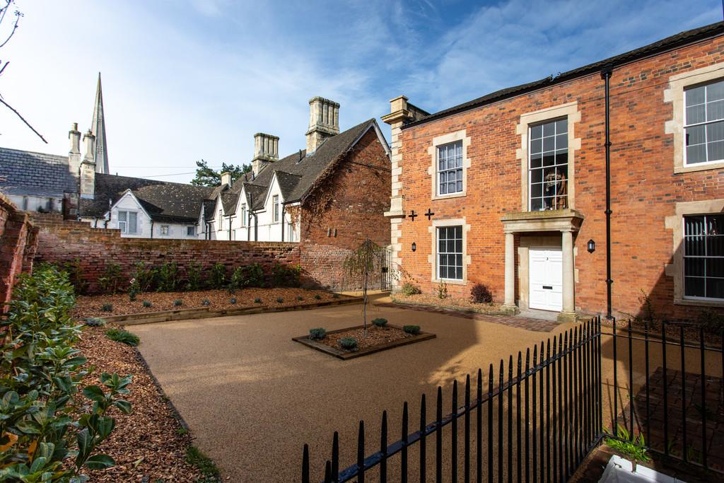 Courtyard garden