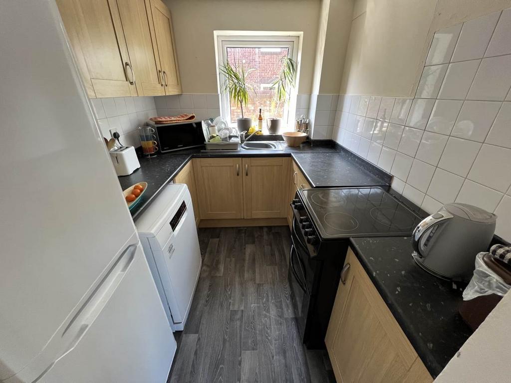 Ashtree Road, Frome, Somerset 2 bed house to rent £975 pcm (£225 pw)