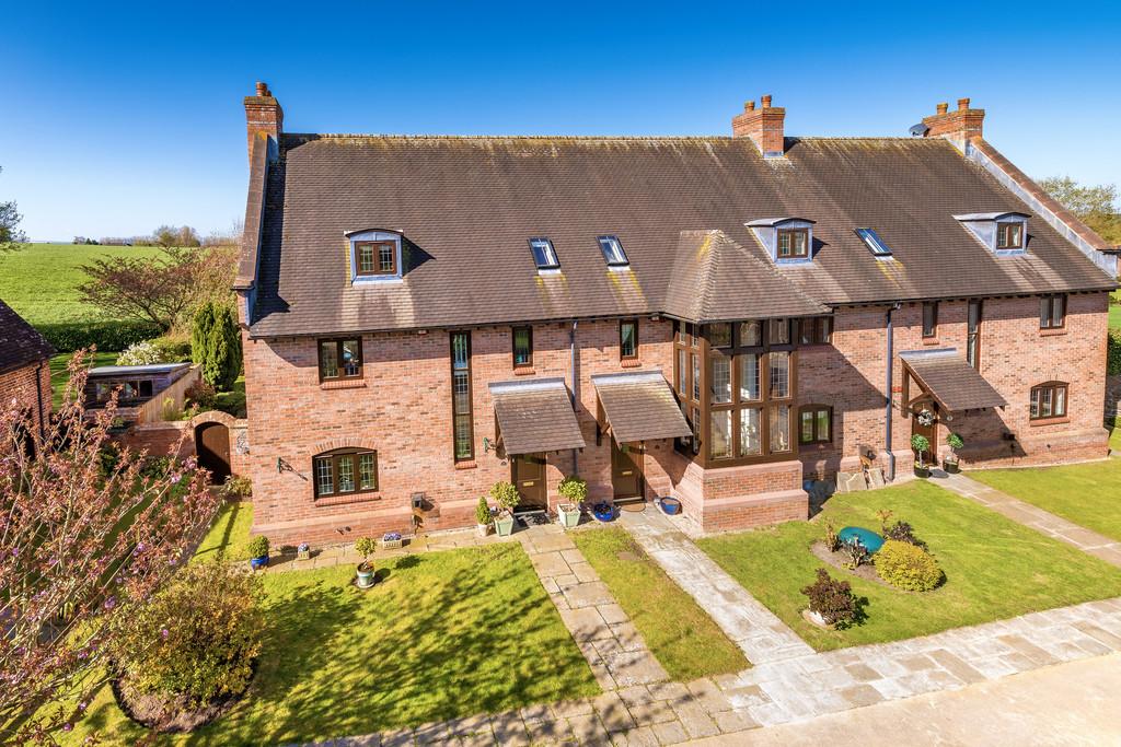 Longford Park, Newport 4 bed barn conversion for sale £625,000
