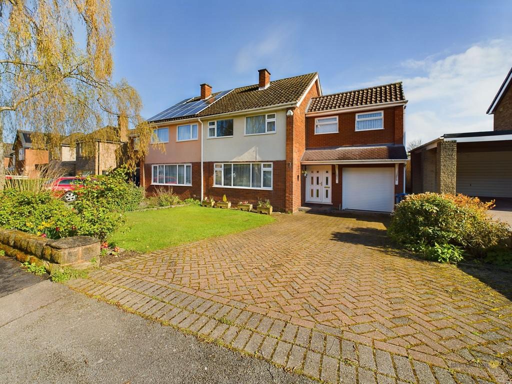 The Leasowe, Lichfield 4 bed semidetached house £400,000