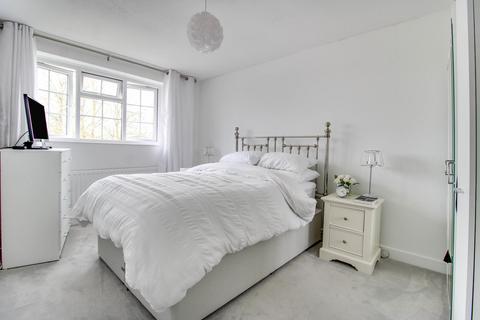 165 Avonmead, Swindon, SN25 3PS