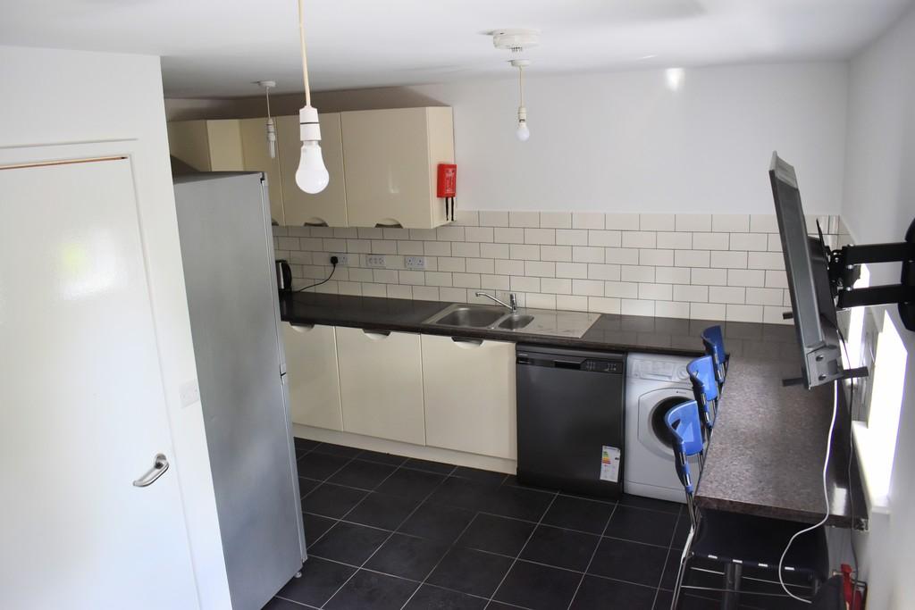 Victoria Groves, Gove Village 3 bed apartment £1,950 pcm (£450 pw)