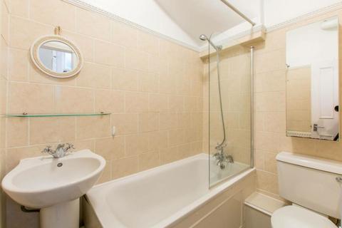 2 bedroom apartment to rent, Lyndhurst Road, Wood Green, London