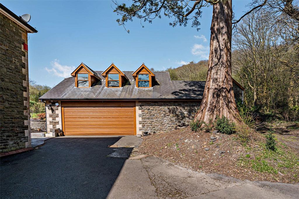 Triple Garage