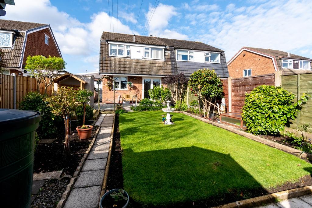 Dam Lane, Woolston, Warrington, WA1 3 bed semidetached house £250,000