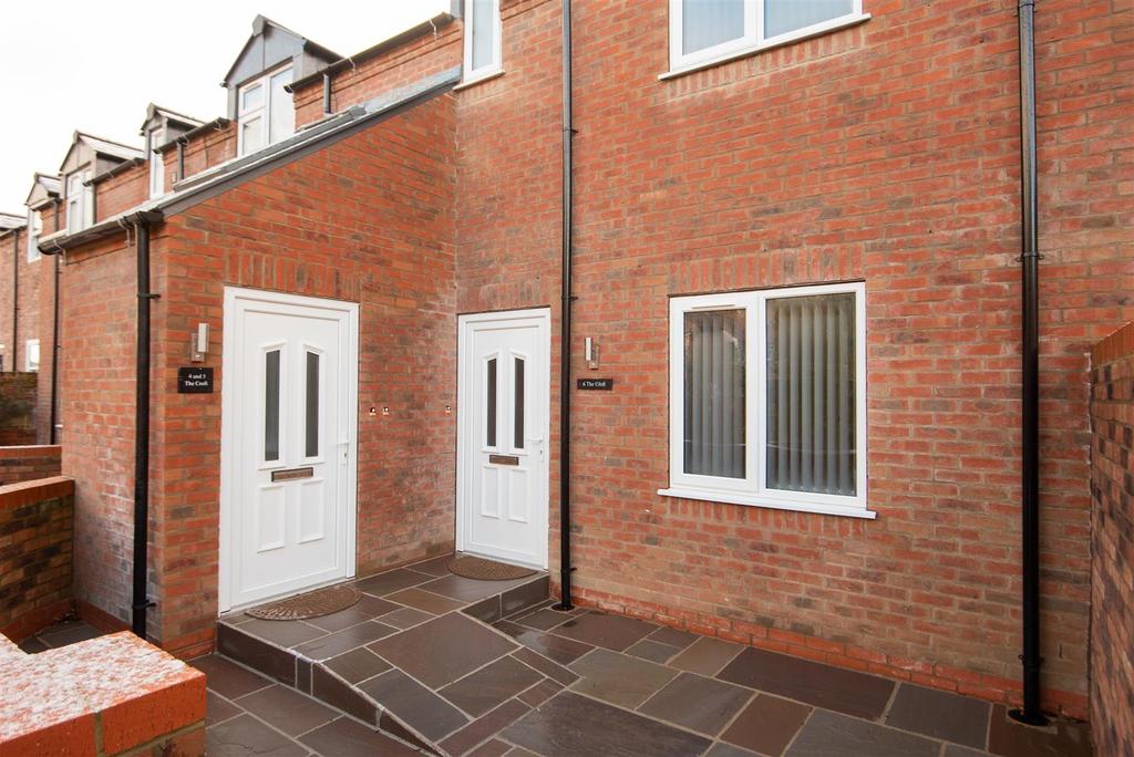 Braeside Gardens, York 2 bed flat £900 pcm (£208 pw)