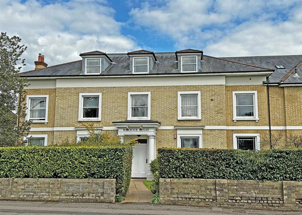 Ladbroke Road, Redhill 2 bed flat £325,000