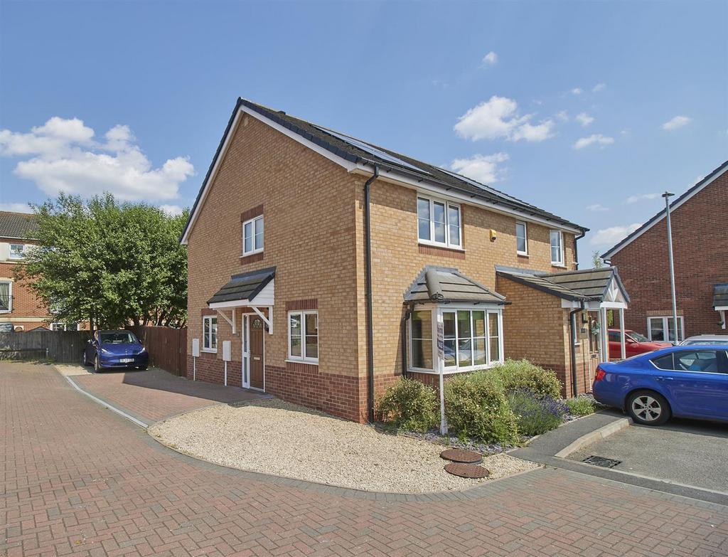 St. Francis Close, Hinckley 3 bed semidetached house £250,000