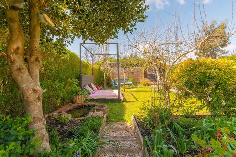 16 Berrow Walk, Bristol, BS3 5ES