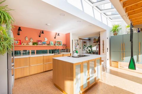 16 Berrow Walk, Bristol, BS3 5ES