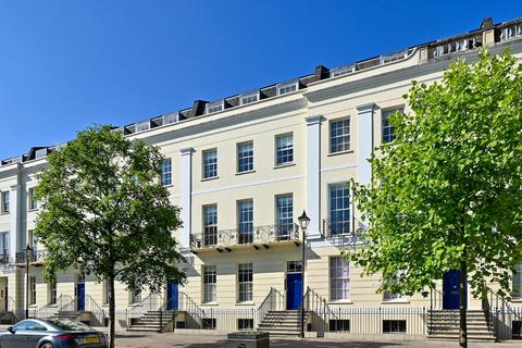 3 bedroom apartment for sale, The Broad Walk, Imperial Square, Cheltenham, Gloucestershire, GL50