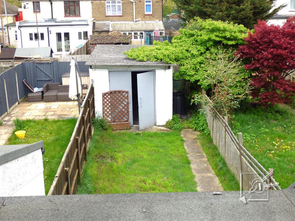 Knockhall Chase, Greenhithe 2 bed house £310,000