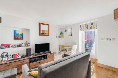 1 bedroom flat for sale, 172 Castelnau, Barnes, London, SW13