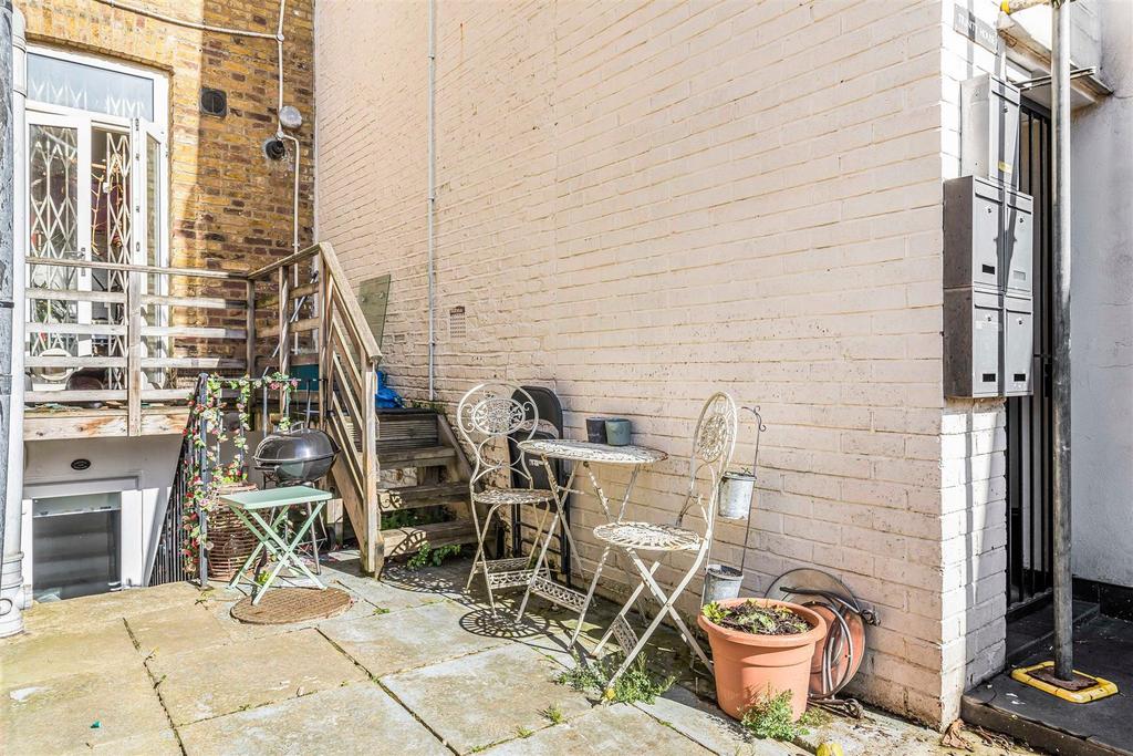 Shared Rear Courtyard