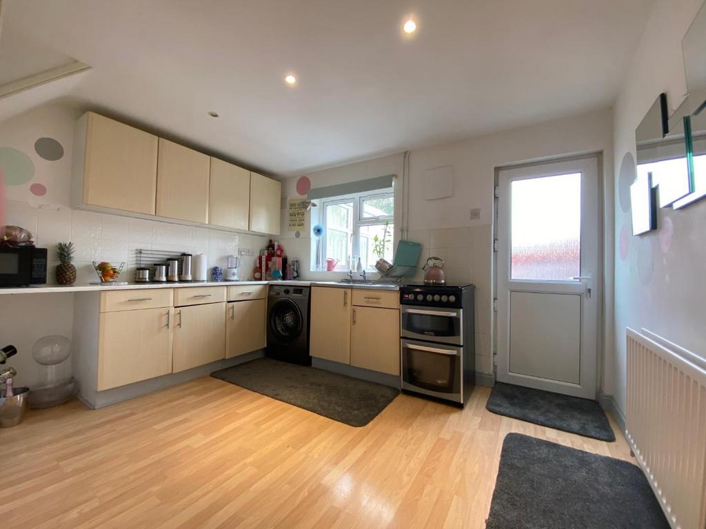 Birchfield Crescent, Abington, Northampton NN3 3 bed terraced house for