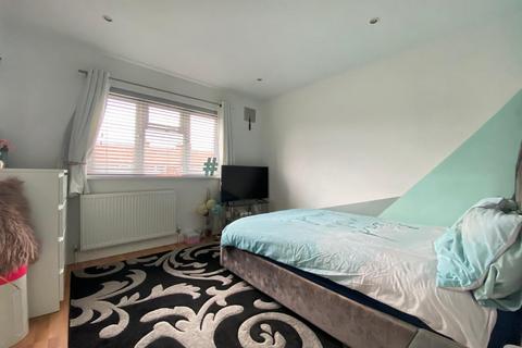 18 Birchfield Crescent, Northampton, NN3 2TG
