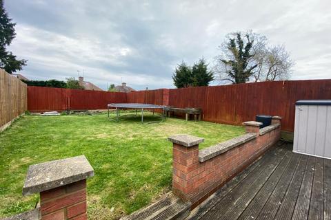 18 Birchfield Crescent, Northampton, NN3 2TG