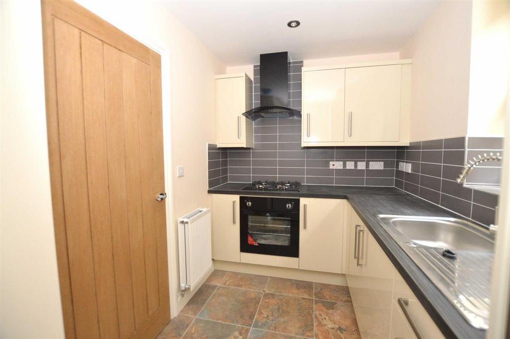 Sherborne Court, Idle, Bradford 2 bed apartment £750 pcm (£173 pw)