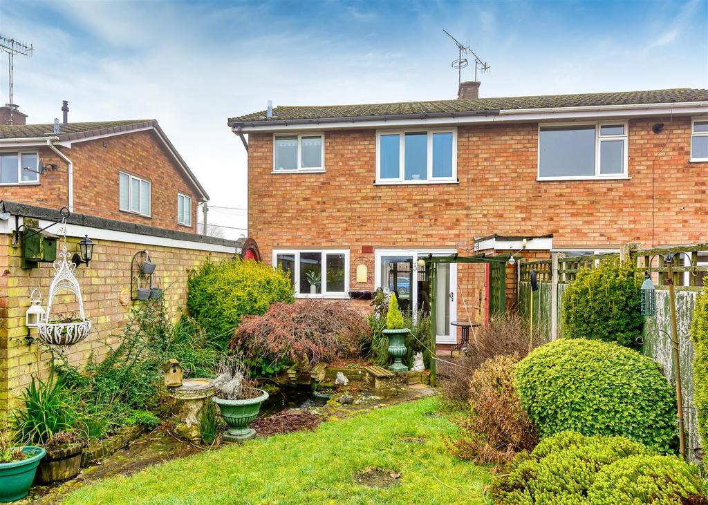24 Wombourne Road, Swindon, Dudley 3 bed semidetached house £1,100