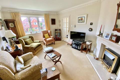 4 bedroom detached house for sale - Dingle Close, Macclesfield
