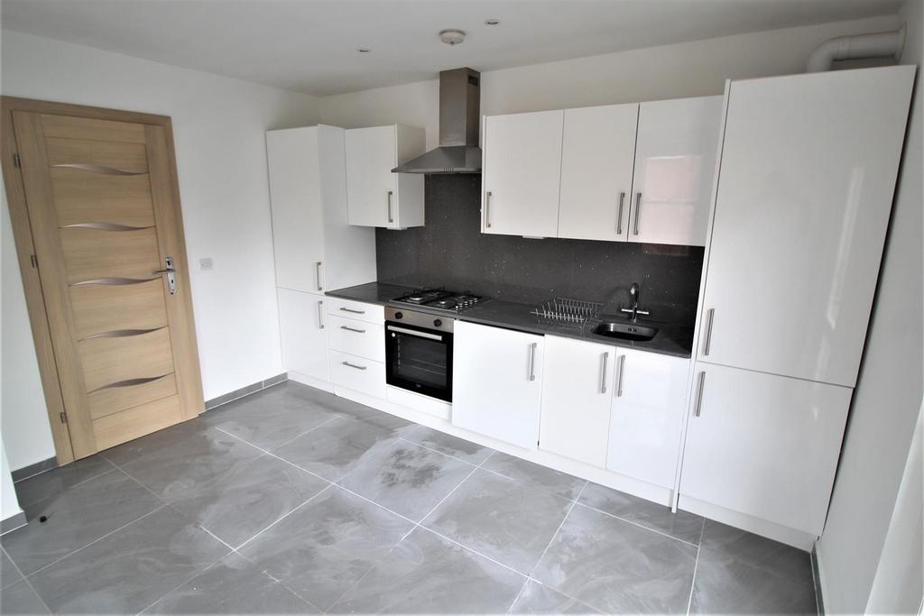 Audley Road, Chippenham 1 bed flat £700 pcm (£162 pw)