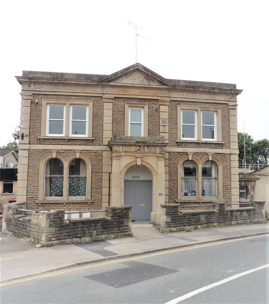Audley Road, Chippenham 1 bed flat £700 pcm (£162 pw)