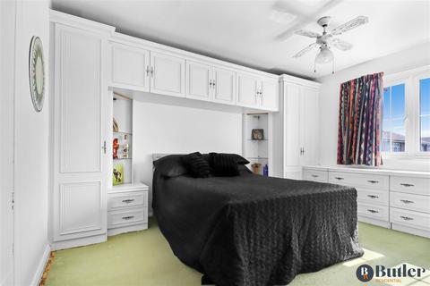 32 Greville Close, Welham Green, Hatfield, AL9 7ED