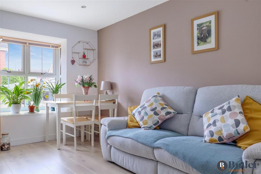 Doncaster Close, Stevenage 2 bed semidetached house £325,000