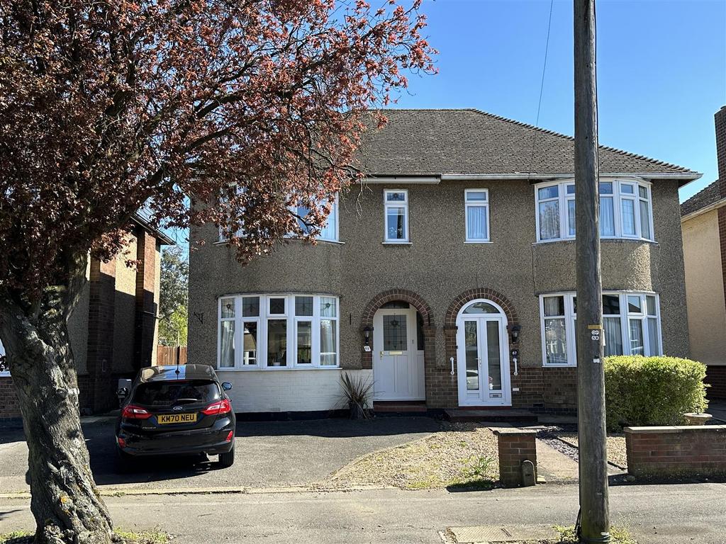 Gloucester Road, Wolverton, Milton Keynes 3 bed house for sale £375,000