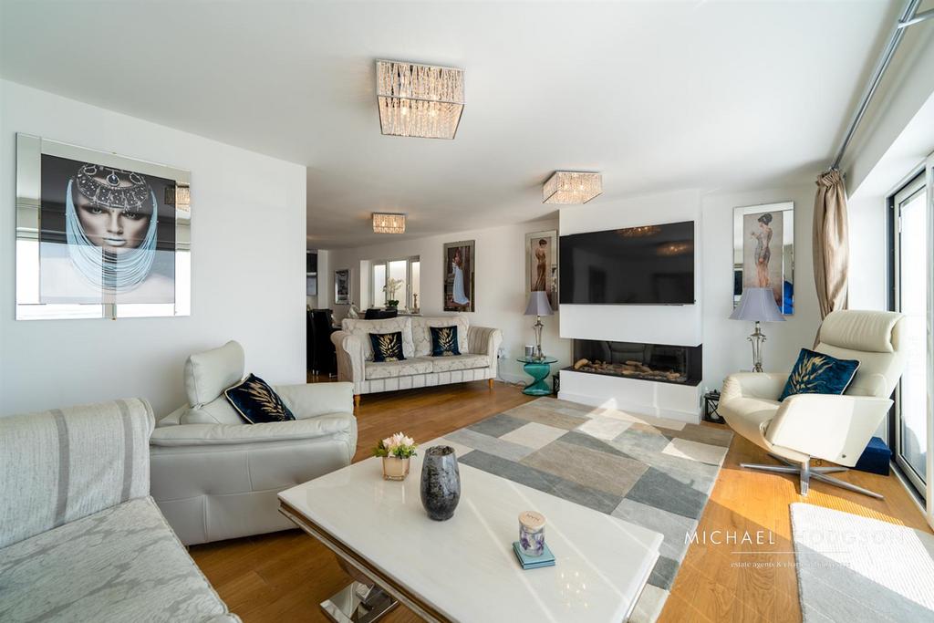 Living Room / Dining Room &amp; Kitchen Point