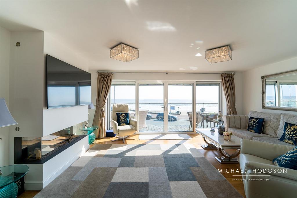 Living Room / Dining Room &amp; Kitchen Point
