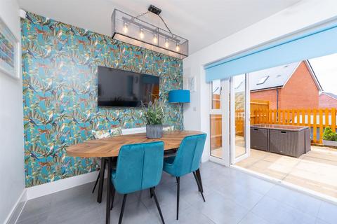 104 Saunders Way, Basingstoke, RG23 7FG