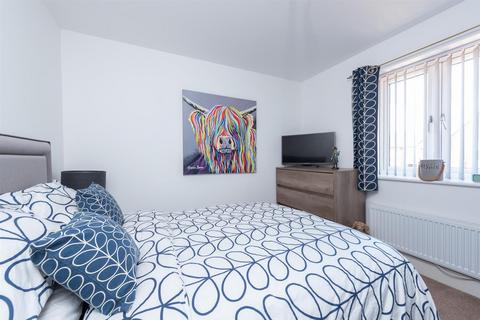 104 Saunders Way, Basingstoke, RG23 7FG