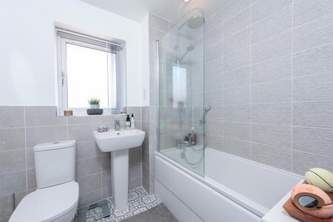 104 Saunders Way, Basingstoke, RG23 7FG