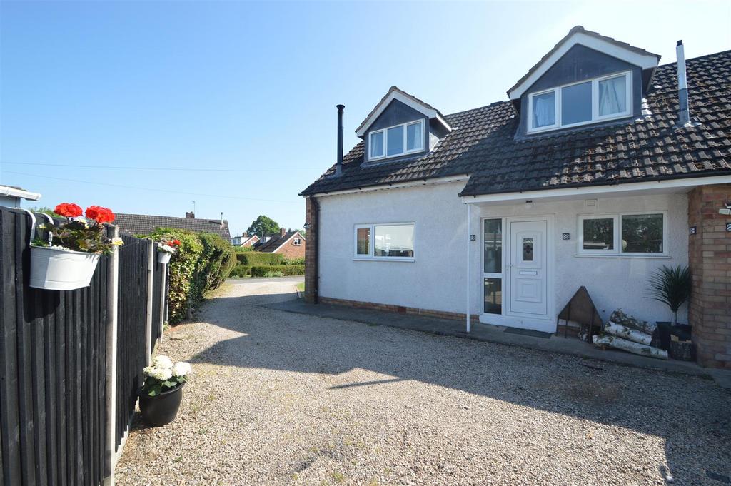 2 Cob Grove, Bomere Heath, Shrewsbury, SY4 3PT 5 bed detached bungalow