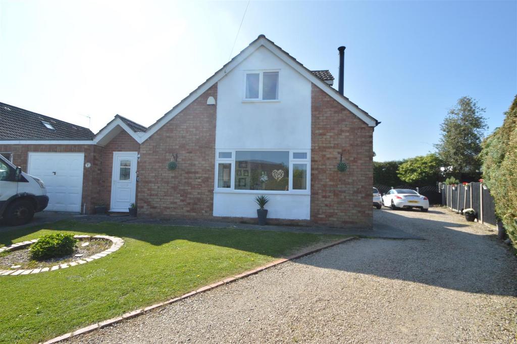 2 Cob Grove, Bomere Heath, Shrewsbury, SY4 3PT 5 bed detached bungalow for sale £400,000