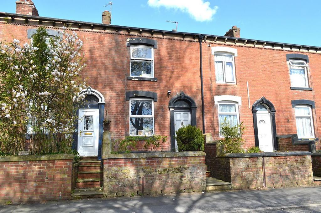 Wellington Road, Oldham 2 bed terraced house for sale £126,500