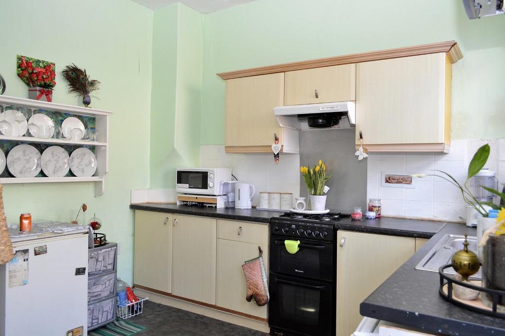 Wellington Road, Oldham 2 bed terraced house for sale £126,500
