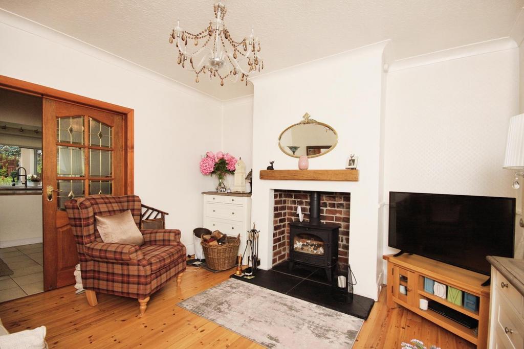 Thorpe House Rise, Norton lees, Sheffield, S8 9NL 2 bed semidetached