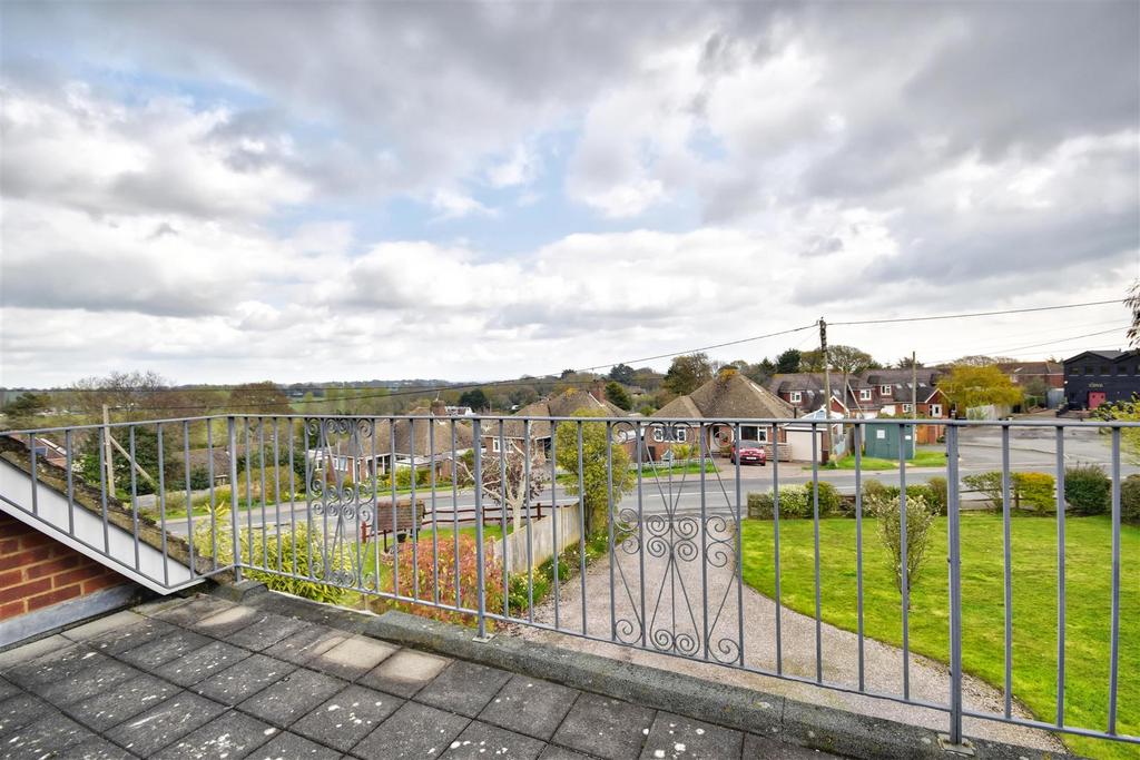Waites Lane, Fairlight 4 bed detached house for sale £680,000