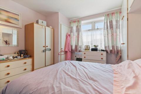 3 Beaufort Close, Romford, RM7 8DD