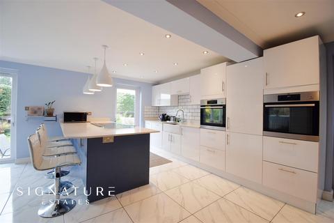 24 Rymill Close, Bovingdon, Hemel Hempstead, HP3 0JA