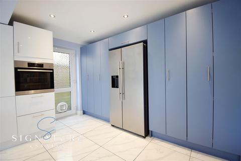 24 Rymill Close, Bovingdon, Hemel Hempstead, HP3 0JA
