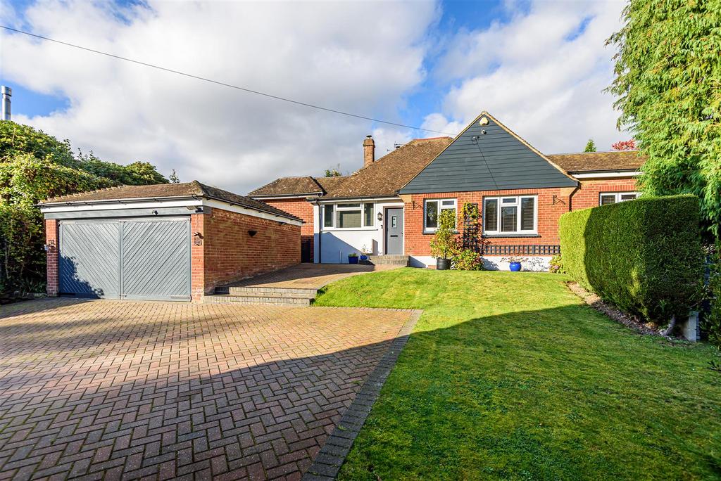 Workhouse Lane, East Farleigh, Maidstone 4 bed detached bungalow for sale £825,000