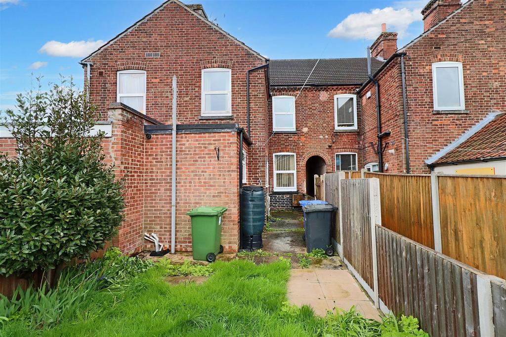 Holly Road, Lowestoft 4 bed terraced house for sale £175,000