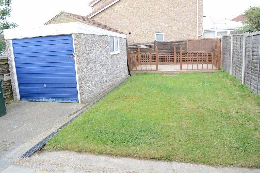 Westbourne Road, Selby 3 bed detached house £795 pcm (£183 pw)